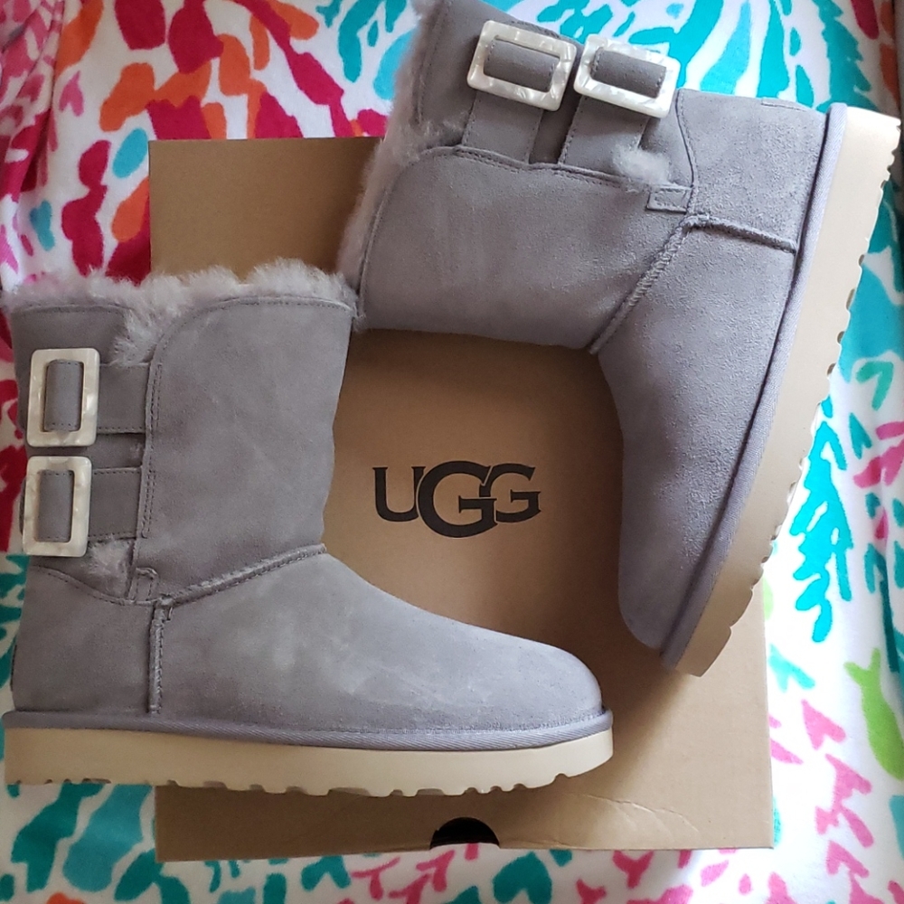 UGG Gray Bailey Fashion Buckle, size 7